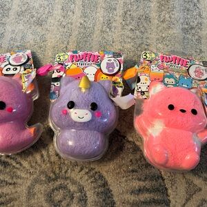 Fluffie Stuffiez - Fluffie Stuffiez UNICORN PAWS AXOLOTL NEW IN PACKAGING